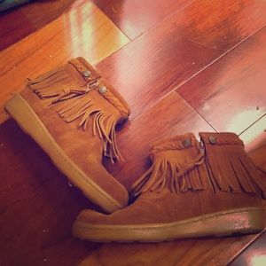 Minnetonka Brown Fringe Suede Ankle Boots Size 6